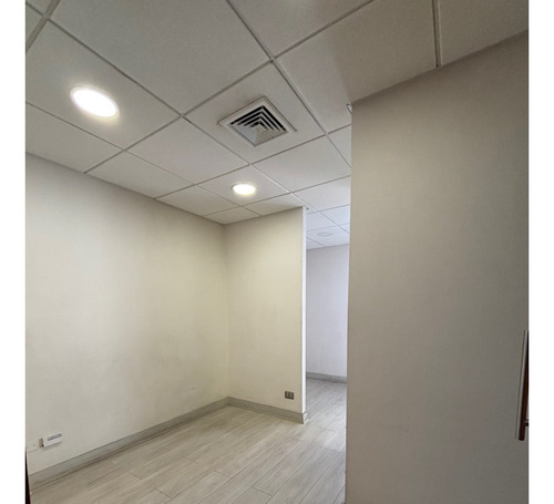 Amplia Y Luminosa Of Vitacura 2p 1b 1e Y Planta Libre