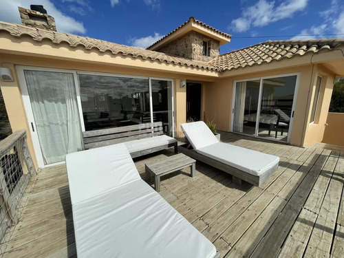 Venta Y Alquiler Casa 4 Dormitorios Con Vista Al Mar En Altos De Punta Piedra