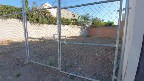 Terreno En Venta En Colonia Las Plazas, Irapuato, Gto.