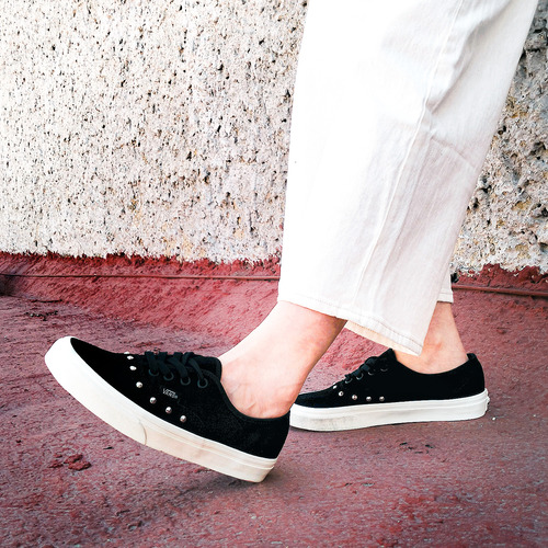 Tenis Vans Authentic - 0crqblk - Negro - Mujer
