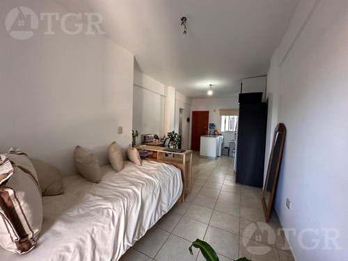 Venta Departamento Monoambiente Con Cochera Cubierta En Caseros