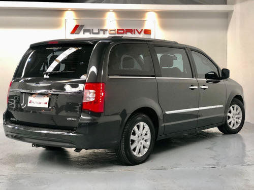 Imagen 4 de 15 de Chrysler Town Country Limited 2013