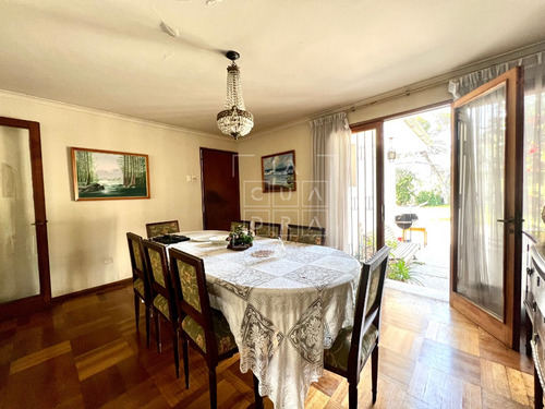 Clásica, Amplios Jardines 5d 3b+servicios