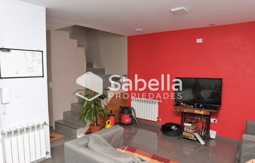 Imagen 13 de 28 de Venta De Casa 4 Dormitorios Con Pileta En Manuel B Gonnet.