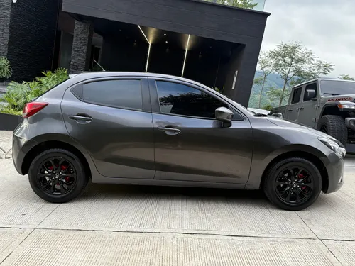 Mazda 2 1.6 touring automatico