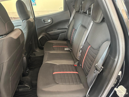Fiat Toro 1.8 16v Freedom Flex 4x2 Aut. 4p