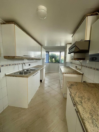 Amplia Casa En Arriendo, Excelente Ubicación En Concón.