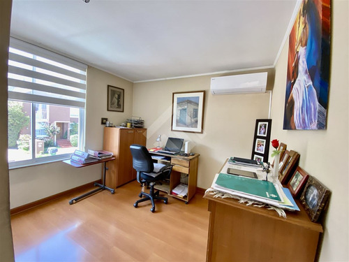 Casa En Venta De 4 Dorm. En La Reina