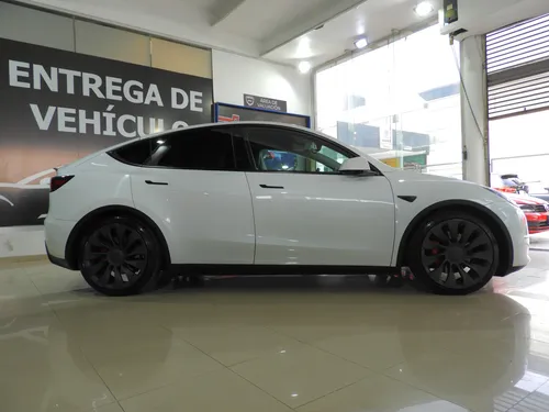 Tesla 2021 Model Y