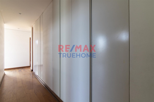 Casa En Venta De 6 Dorm. En Las Condes