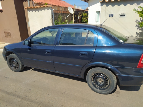Chevrolet Astra Sedan 2000 1.8 Gl 4p
