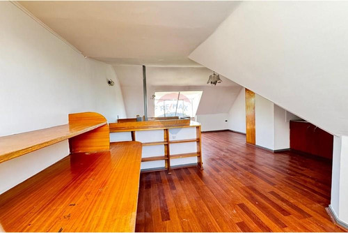 5 Dormitorios 3 Pisos Más Subterráneo Condominio