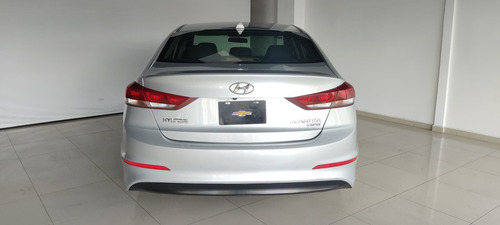 Imagen 5 de 15 de Hyundai Elantra 2017 2.0 Limited Tech Navi At