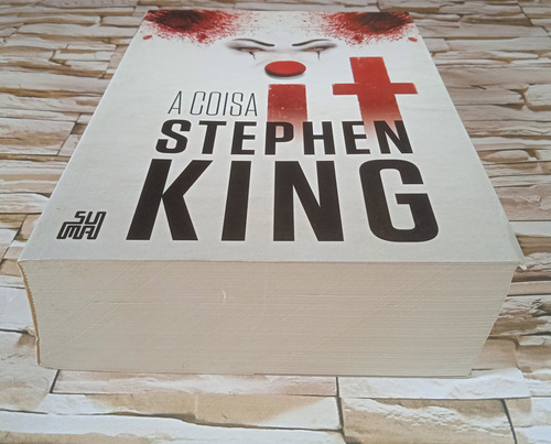 Livro It: A Coisa, De Stephen King. Editorial Suma, 2014.