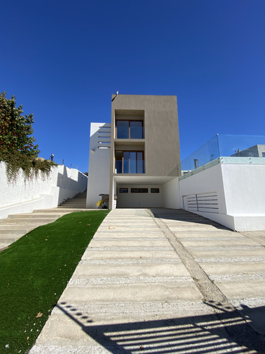 Hermosa Casa En Avenida Blanca Estela Concón