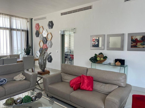 Casa Con Amplia Terraza Residencial Dinastia/san Jerónimo Con En Venta