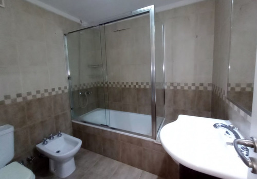 Amenedo Al 600 Adrogue Triplex Excelente Jardin Parrilla Doble Coch 3 Dorm