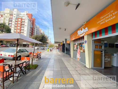 Imagen 1 de 17 de Excelente Local Frente A Plaza Colon