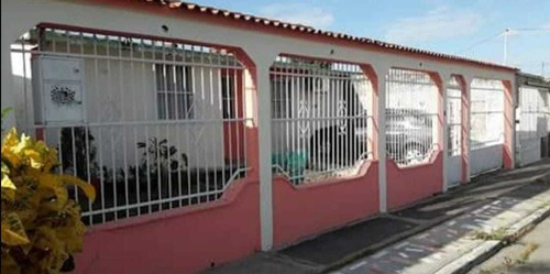 Se Vende Casa En Urb. Los Cerritos- Paraparal Los Guayos