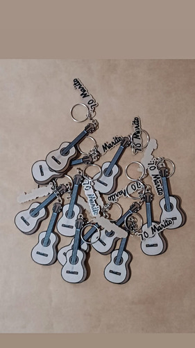 Llaveros Guitarra Souvenir Eventos Cumpleaños X50 Unidades Marrón Claro