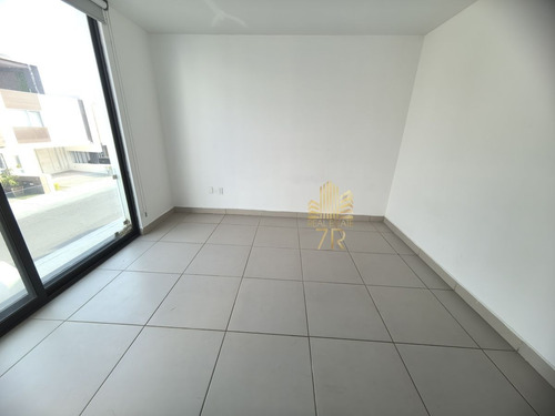 Casa En Venta En Zibata Con 3 Recámaras Y Baño Privado Cada Una