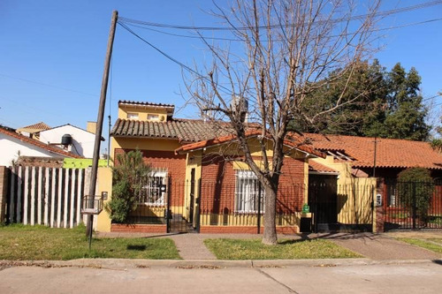 Imagen 2 de 30 de Venta Casa 4 Ambientes En Bella Vista