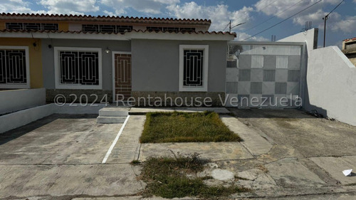 Casas En Venta En Cabudare Zona La Mora C O D  2 - 4 - 1 - 6 - 4 - 1 - 8 Mp