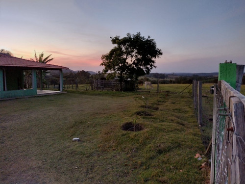 Imagem 6 de 10 de Sítio 1 Alquere,bem Cercado,facil Acesso,cheio De Vida,casa 3 Dorms,sala,cozinha,banheiro,lavanderia,3 Vagas Garagem - Ch00074 - 69450238