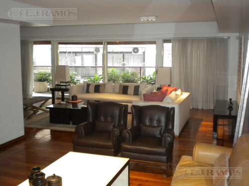 Juncal Y Montevideo. Balcón Aterrazado