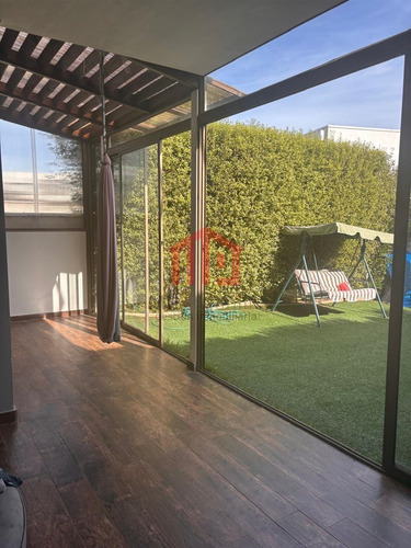 Casa En Venta De 4 Dorm. En Concón