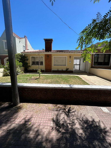 Casa En Venta A Pasos De La Rambla .