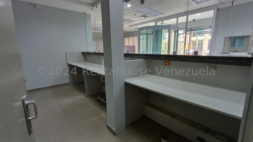 Local Venta Conserva Módulos De Trabajo,especial Para Banco Y Servicio De Encomienda, Aire Acondicionado Central, San Blas Valencia Carabobo Leida Falcon Lf24-25462