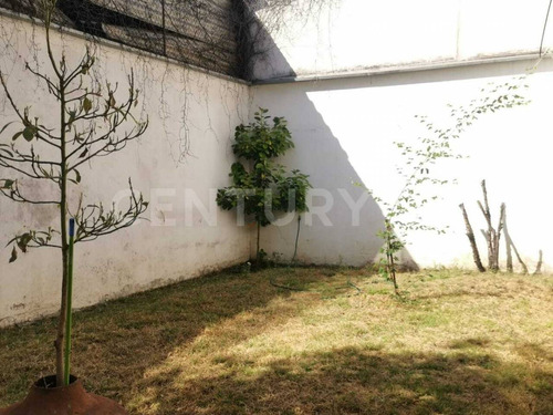 Casa En 2 Niveles Con Potencial Para Modernizar O Construir Un Gran Proyecto