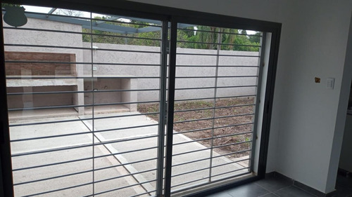 Alquilo Casas En Una Planta En Housing, Zona Sur. 3 Dormit Y 2 Baños Y 2 Dor Y 1 Baño