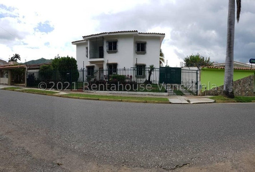 Ab Vende Excelente Casa-quinta Ubicada En Una De Las Mejores Zona De La Ciudad Para Uso Residencial O Comercial En Avenida Principal De Alto Trafico