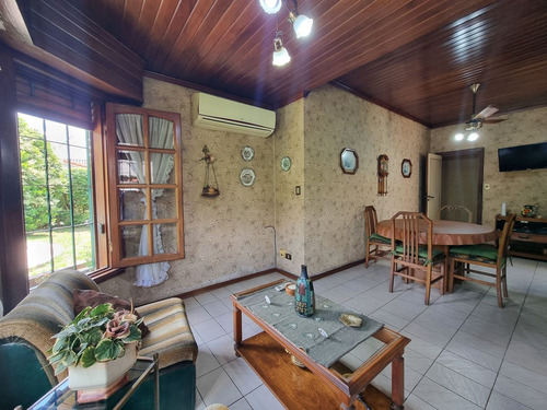 Casa En Venta 4 Amb Con Jardín Y Pileta. Padua