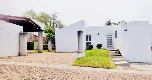 Casa En Venta De Un Nivel Con Alberca Y Jardín Privado En Colinas De Santa Fe En Xochitepec Morelos