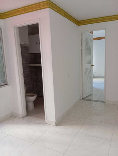 Se Vende Oficina Amplia En El Centro, Excelente Ubicacion