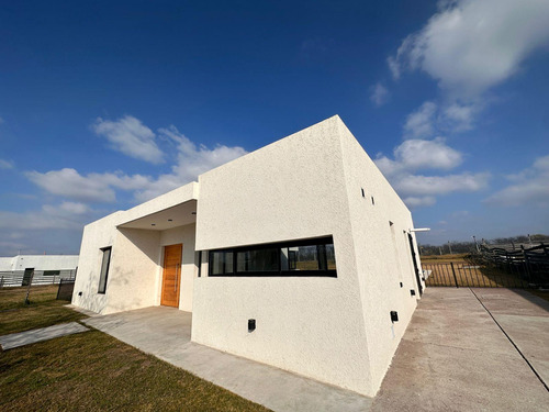 Casa En  Venta En Barrio San Sebastian Area 11, Pilar