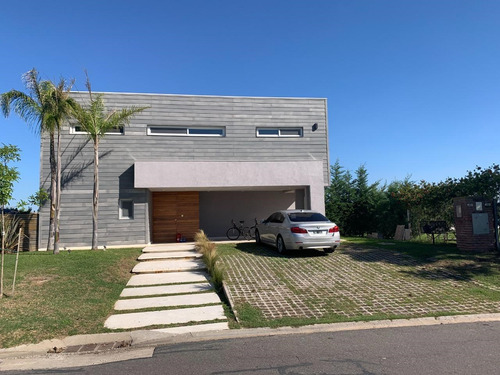 Casa En Venta A La Laguna En El Cantón, Escobar, G.b.a. Zona Norte