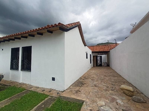 Imagen 2 de 11 de Hilmar Rios C14137 Vende Townhouse En La Cumaca San Diego Tlf-0414-432-69-46 @hilmaririos.remax.al