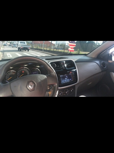 Imagem 9 de 10 de Renault Logan 2015 1.0 16v Expression Hi-flex 4p