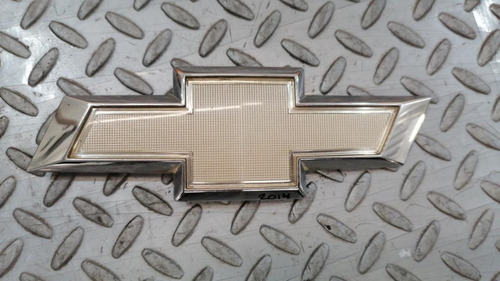 Emblema De Cajuela Chevrolet Sonic Lt 2013-2018