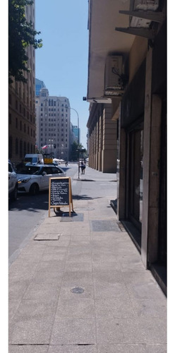Arayabroker Arrienda Excelente Local En Callle Moneda A Paso