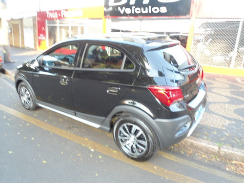 Imagem 4 de 7 de Chevrolet Onix Hatch 1.4 4p Flex Activ Automático
