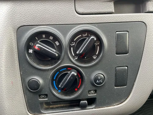 Nissan Urvan 2.5 Panel Amplia Aa Paquete Seguridad Mt
