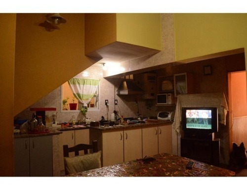 Propiedad Con 3 Departamentos Tipo Casa En Bloque