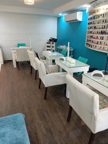 Local Comercial Con Strip Center De Alto Flujo