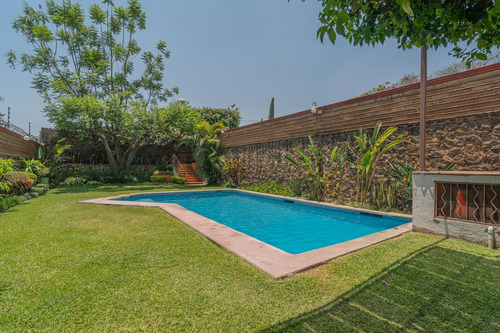 Casa En Venta En La Cañada Con Jardín Privado En Lomas De Atzingo Cuernavaca Morelos