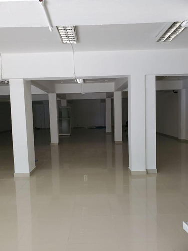 Imagen 7 de 8 de Alquilo Locar Comercial En La Avenida Independencia